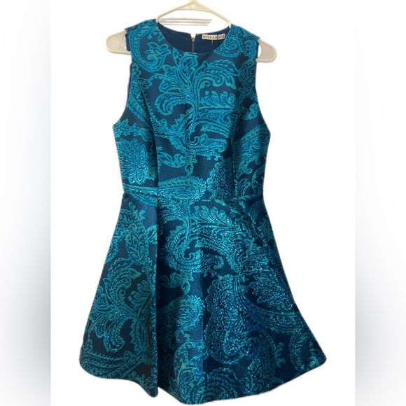 NWT Alice + Olivia “Stasia” Metallic Teal Brocade Fit & Flare Dress Size 6 - Picture 2 of 10